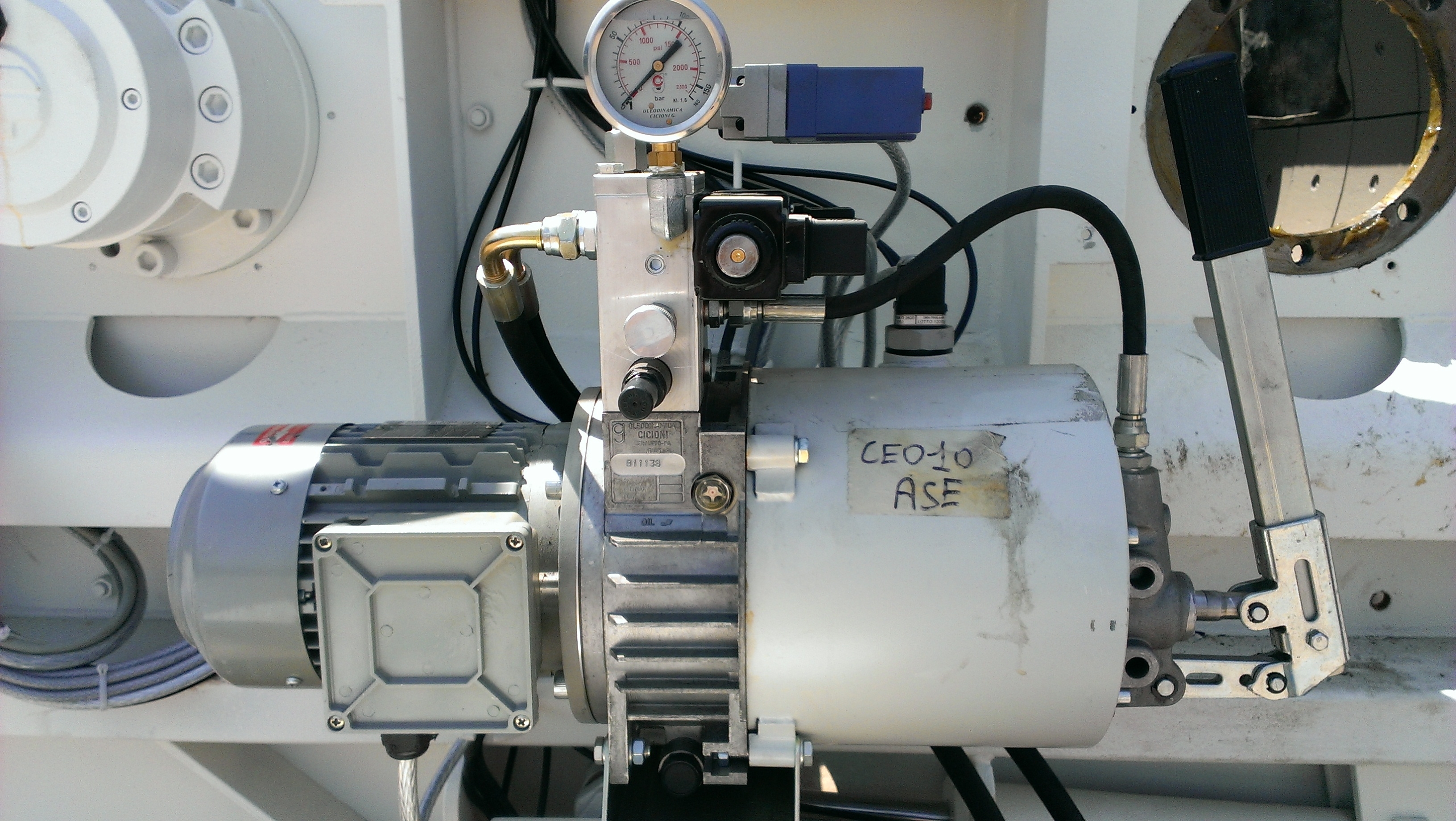 焊接式液压缸（带前安装法兰）50x30x600 mm